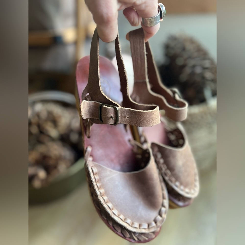 FREE PEOPLE Woven Leather Platform Clogs Wood Sole Brown Size 38 (US 7.5–8) - Picture 3 of 11